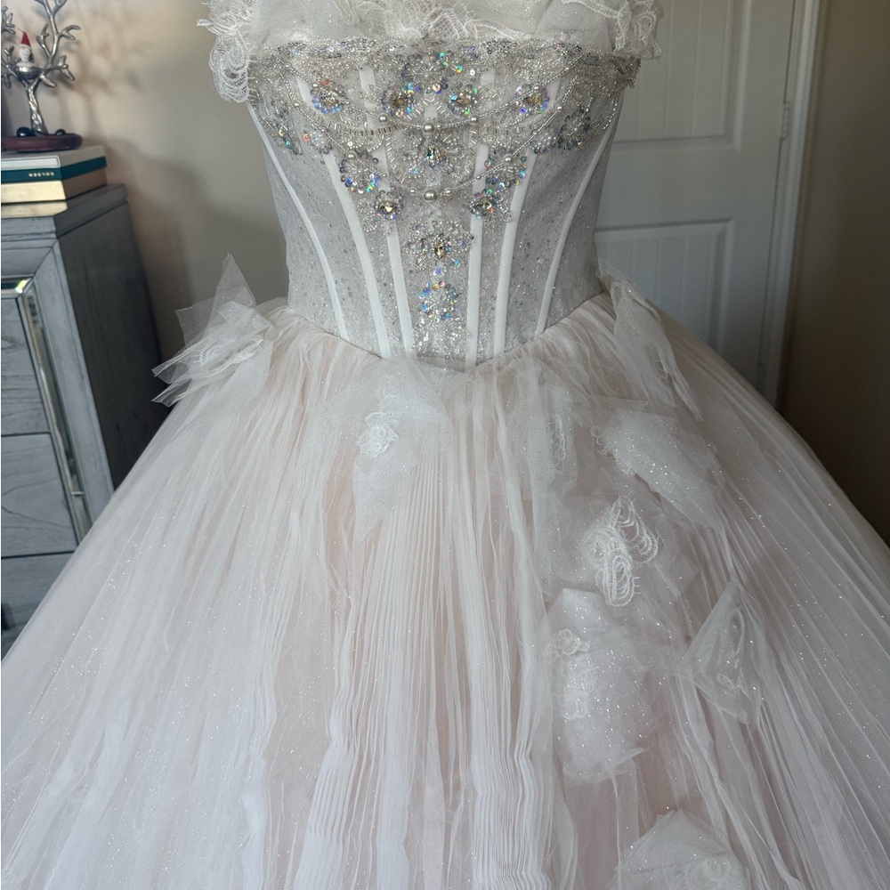 Wedding Dress - Picture 2 of 8